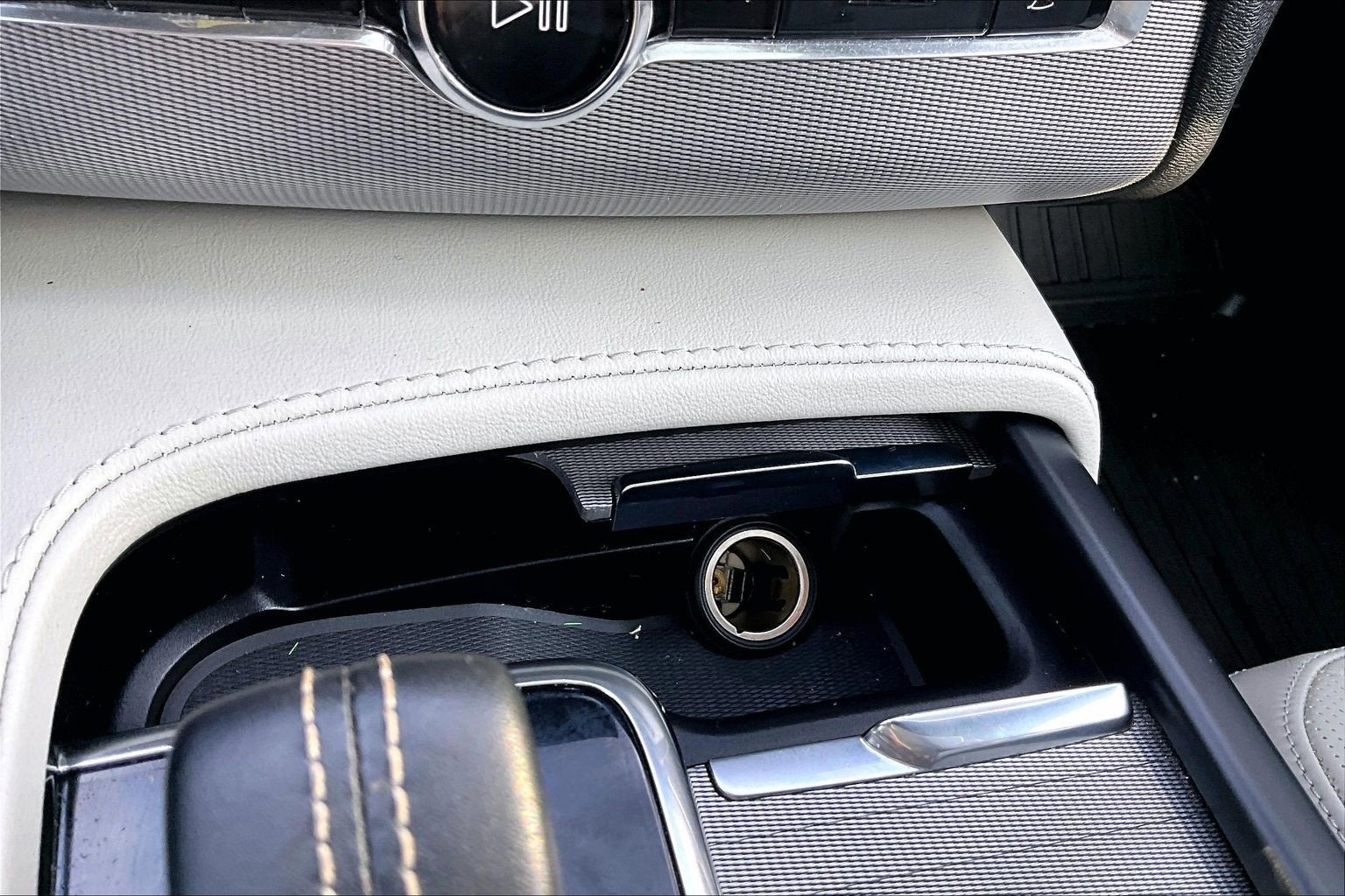 2022 Volvo XC90 Recharge Plug-In Hybrid R-Design