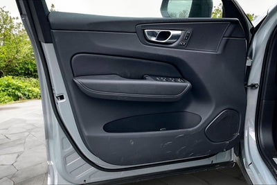 2025 Volvo XC60 Plus