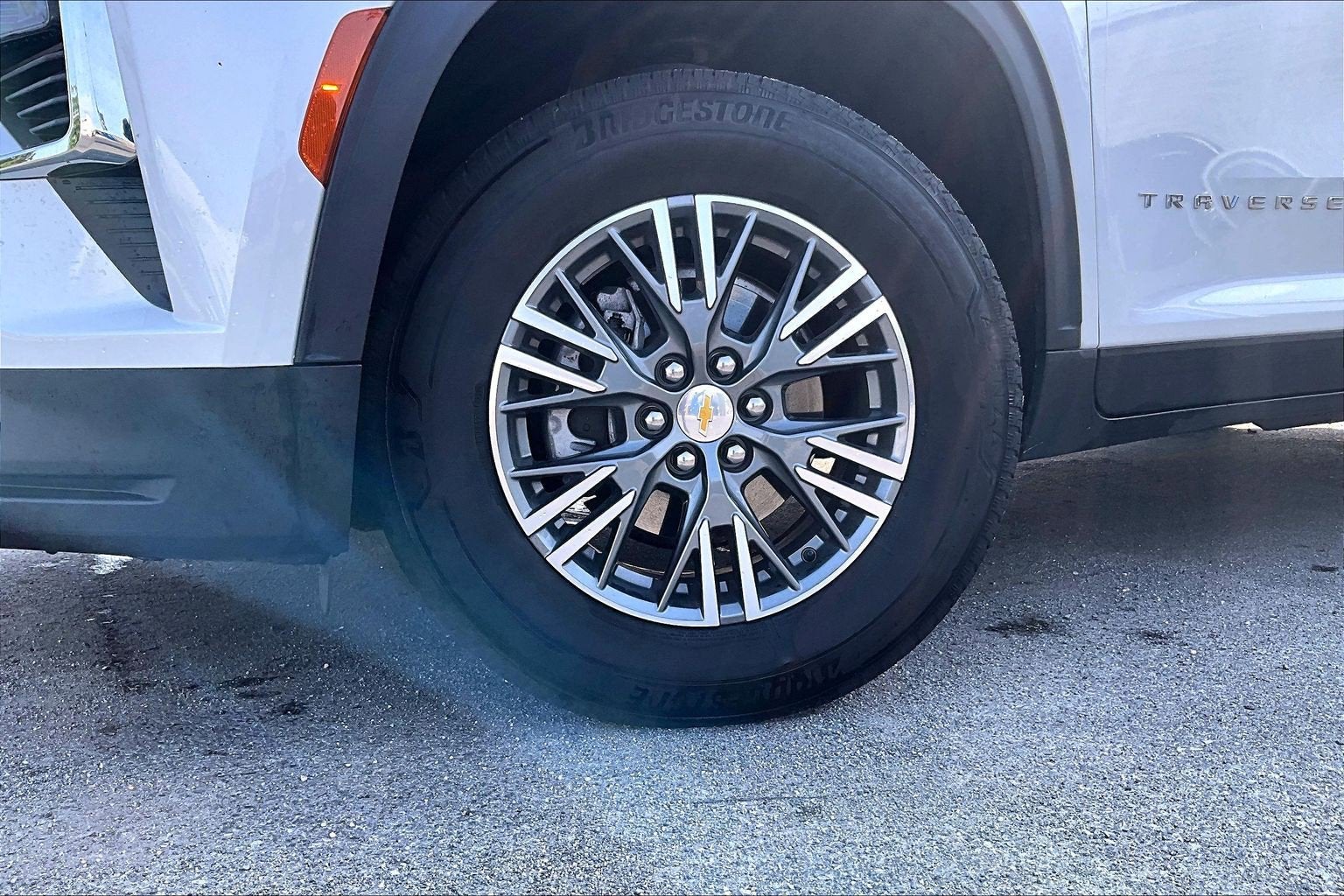 2024 Chevrolet Traverse LT