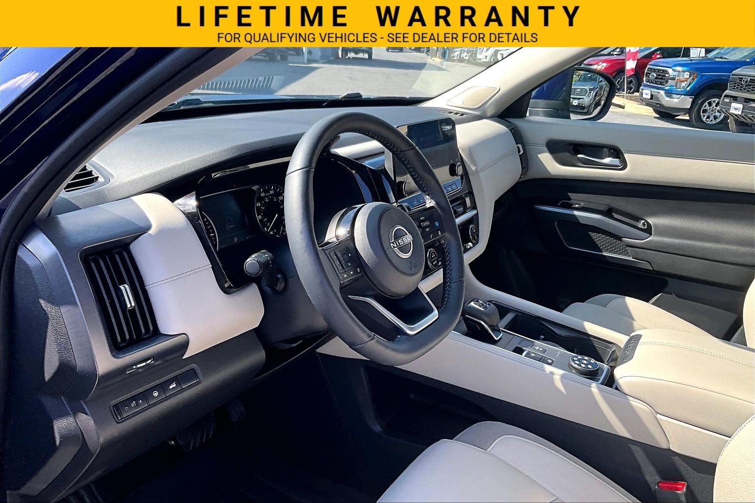 2025 Nissan Pathfinder SL 4WD
