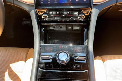 2023 Jeep Grand Cherokee L Summit V8 REAR ENTERTAINMENT