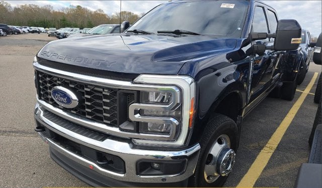 2023 Ford Super Duty F-350 DRW LARIAT