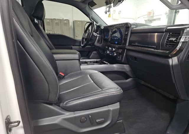 2024 Ford Super Duty F-450 DRW LARIAT