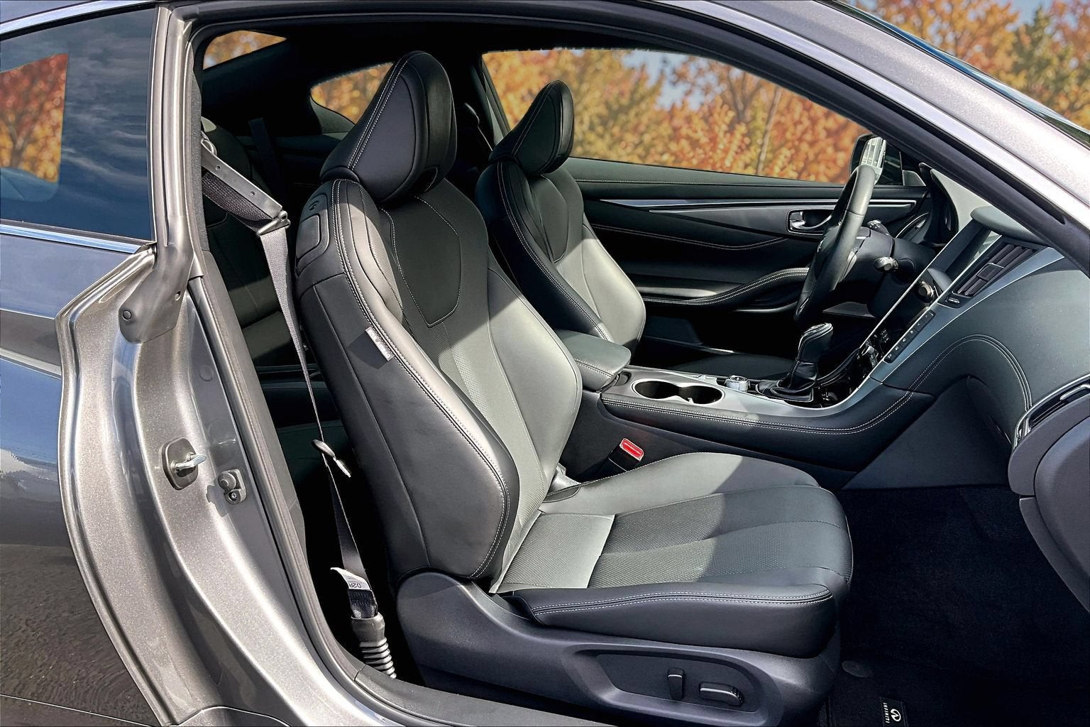 2022 INFINITI Q60 LUXE