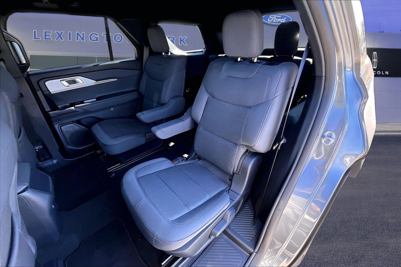 2027 Ford Explorer Active w/200A Pkg