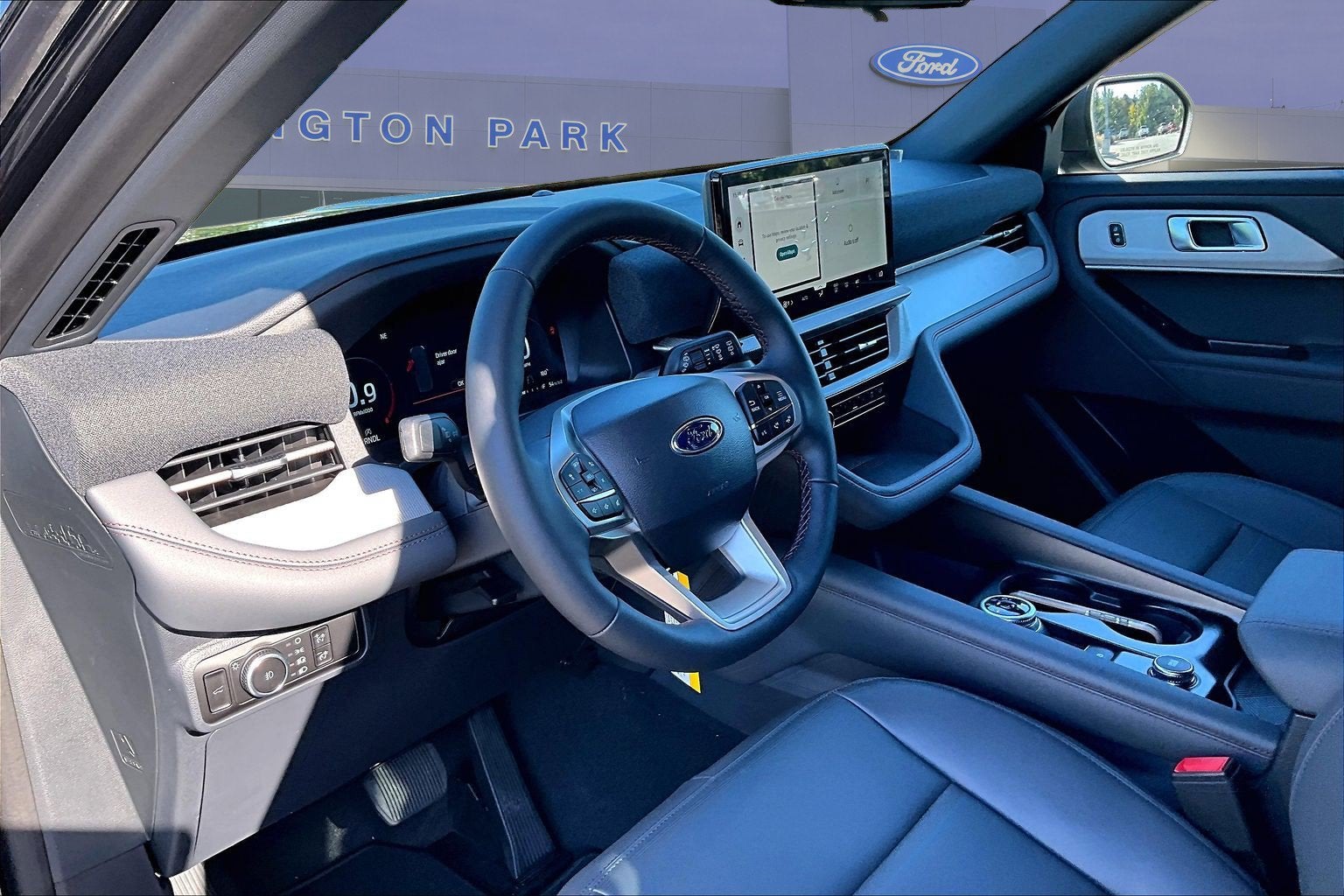 2027 Ford Explorer Active w/200A Pkg