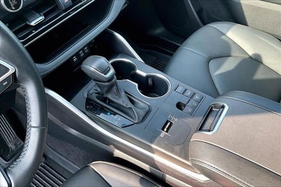 2023 Toyota Highlander Base