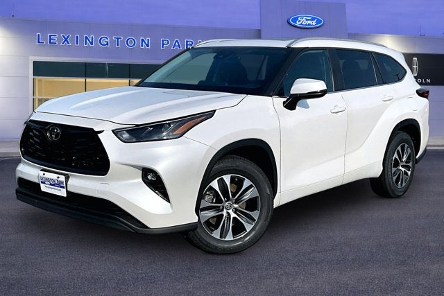 2023 Toyota Highlander Base