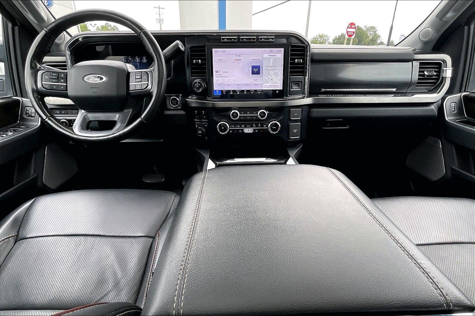 2023 Ford Super Duty F-450 DRW LARIAT