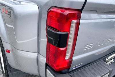 2023 Ford Super Duty F-450 DRW LARIAT