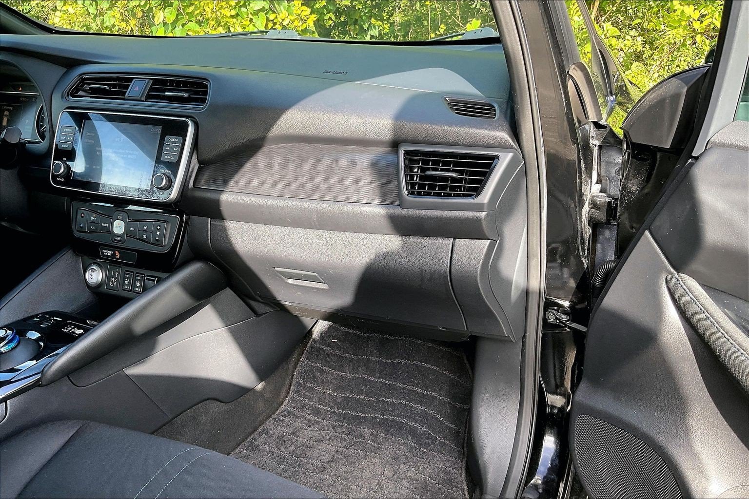 2022 Nissan LEAF SV