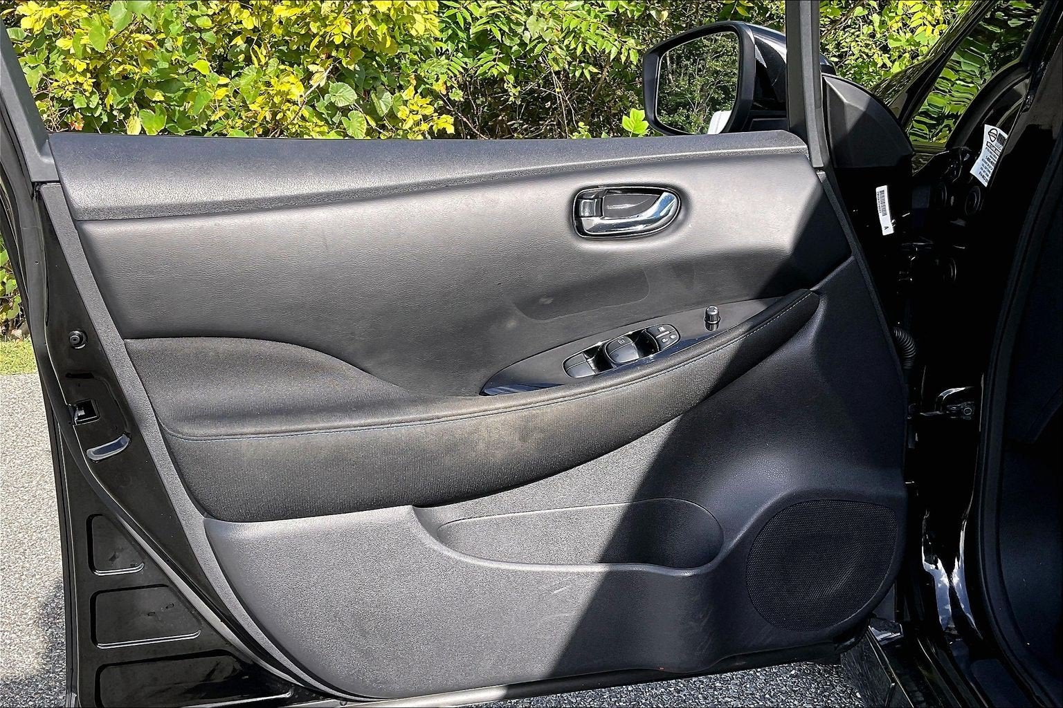 2022 Nissan LEAF SV