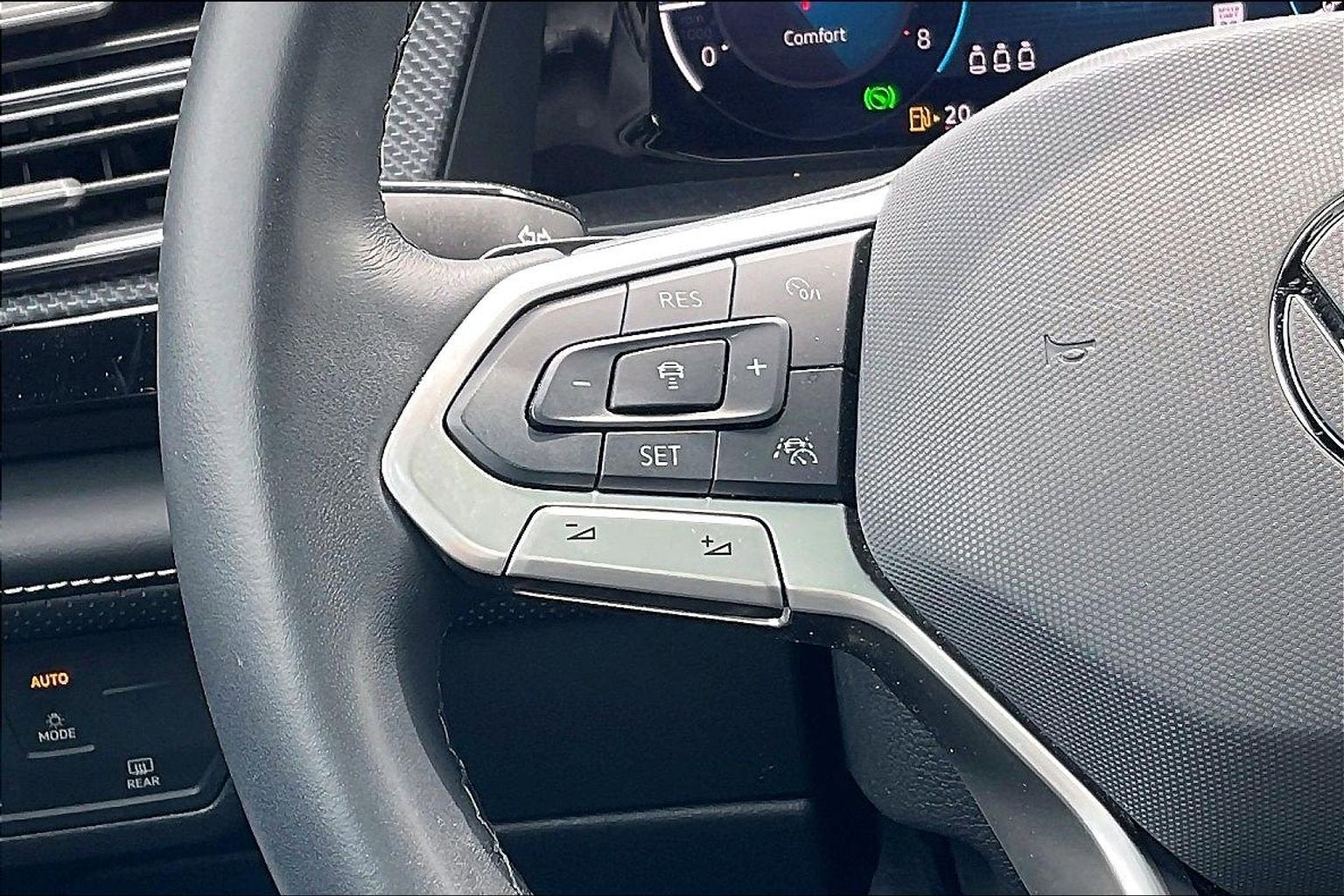 2024 Volkswagen Atlas Cross Sport 2.0T SEL R-Line