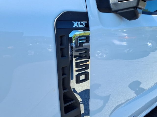 2027 Ford Super Duty F-350 DRW XLT