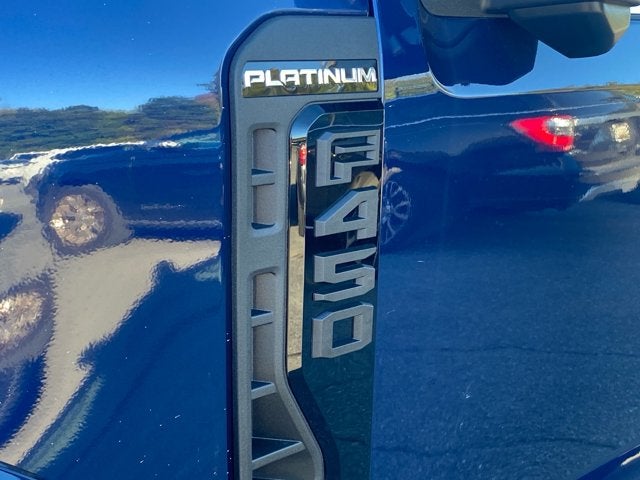 2027 Ford Super Duty F-450 DRW Platinum