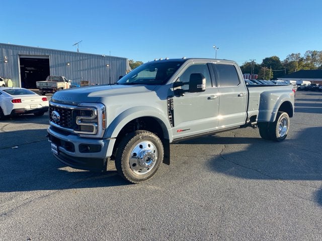 2027 Ford Super Duty F-450 DRW Platinum