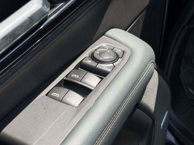 2025 GMC Yukon XL 4WD AT4