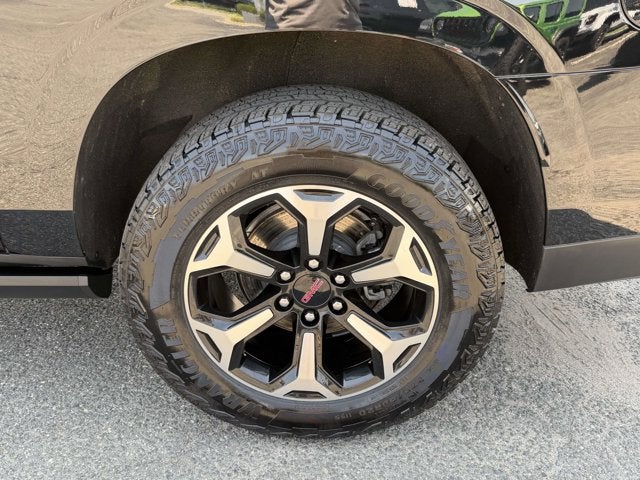 2025 GMC Yukon XL 4WD AT4