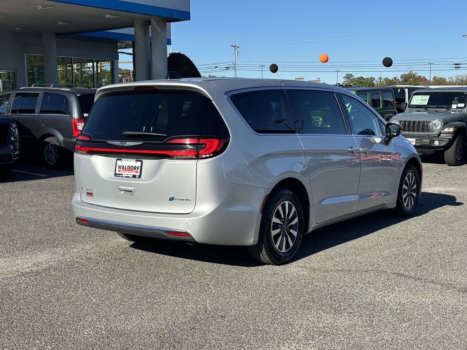 2024 Chrysler Pacifica Hybrid Select