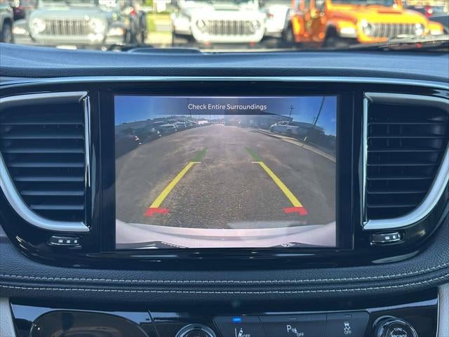 2024 Chrysler Pacifica Hybrid Select