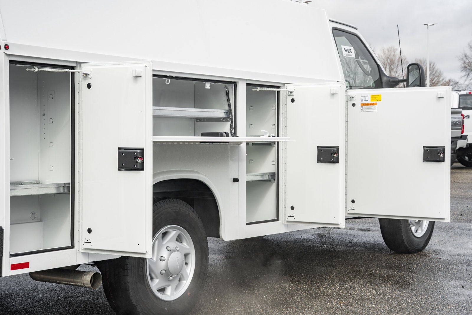 2026 Ford E-Series Cutaway E-350 SRW