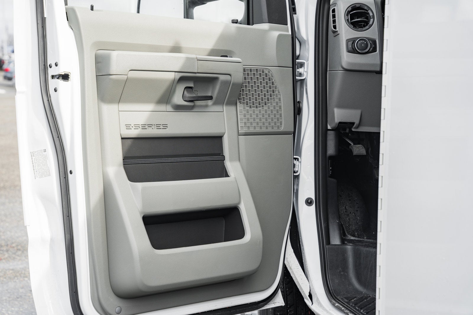 2026 Ford E-Series Cutaway E-350 SRW