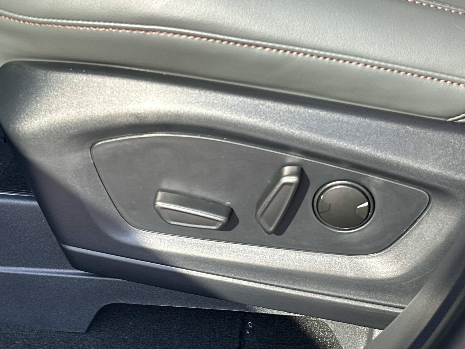 2027 Ford Explorer Active w/200A Pkg
