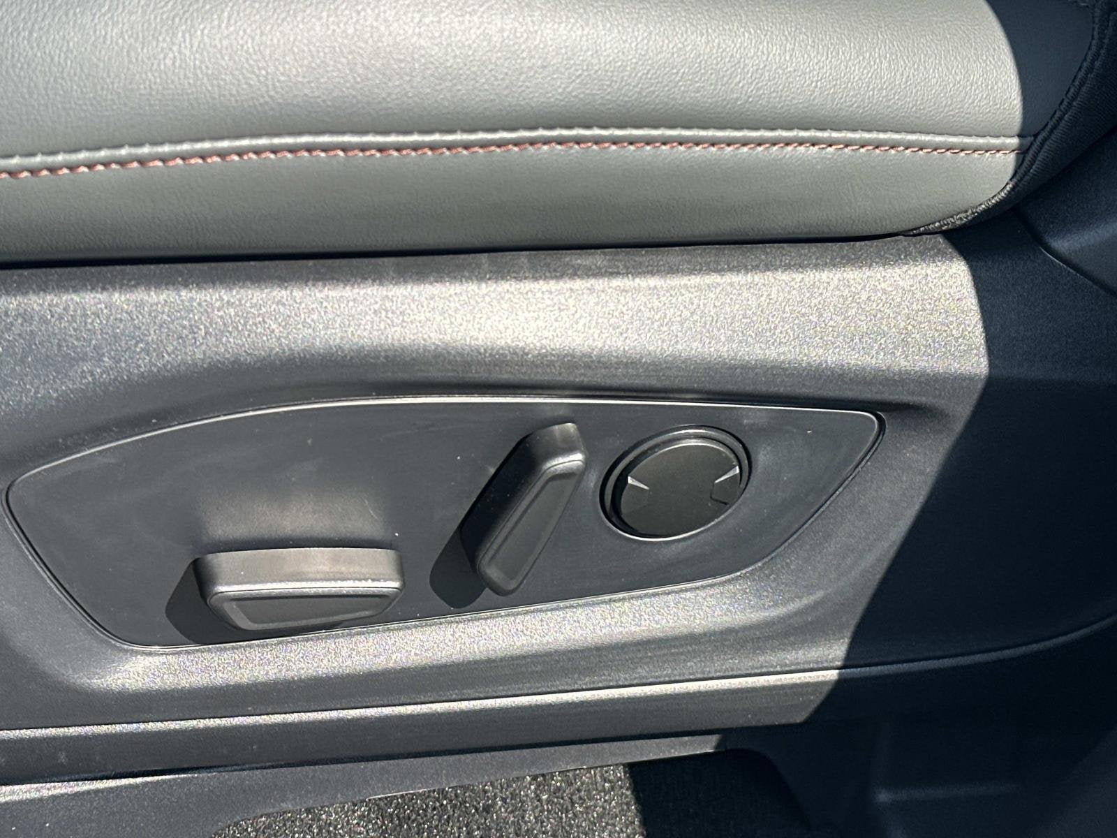 2027 Ford Explorer Active w/200A Pkg