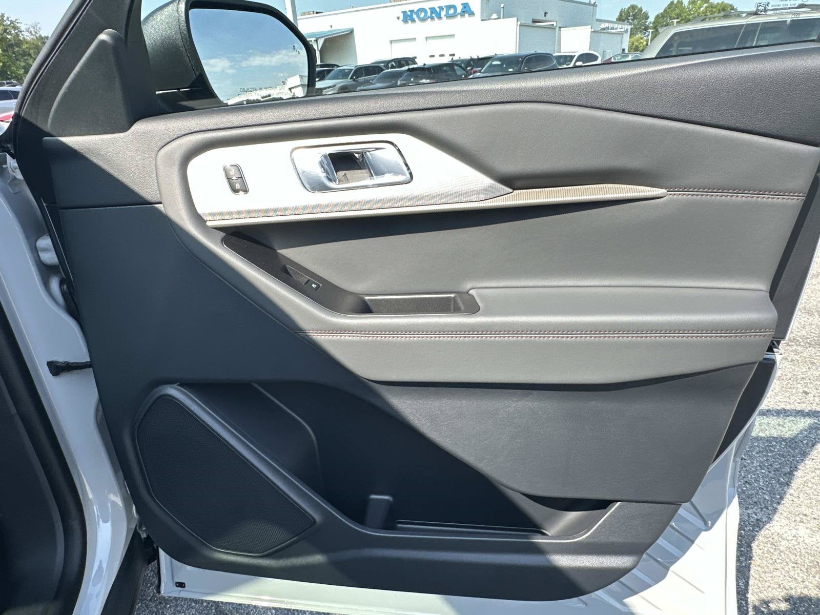 2027 Ford Explorer Active w/200A Pkg