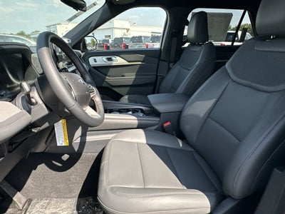 2027 Ford Explorer Active w/200A Pkg