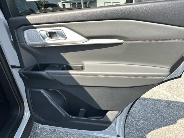 2027 Ford Explorer Active w/200A Pkg