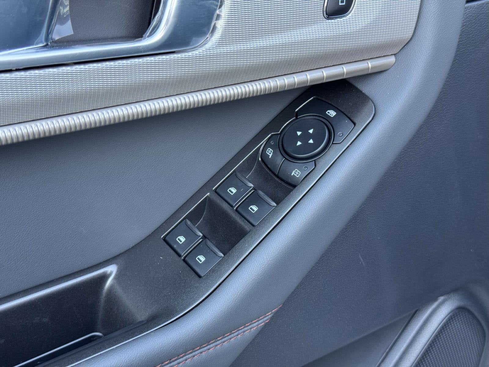 2027 Ford Explorer Active w/200A Pkg