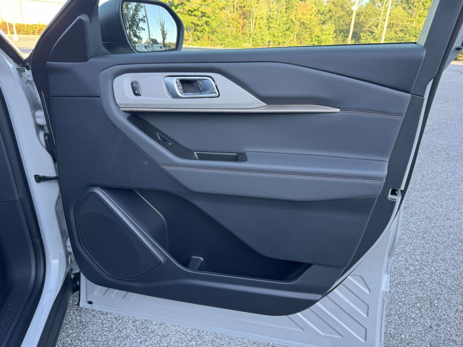 2027 Ford Explorer Active w/200A Pkg