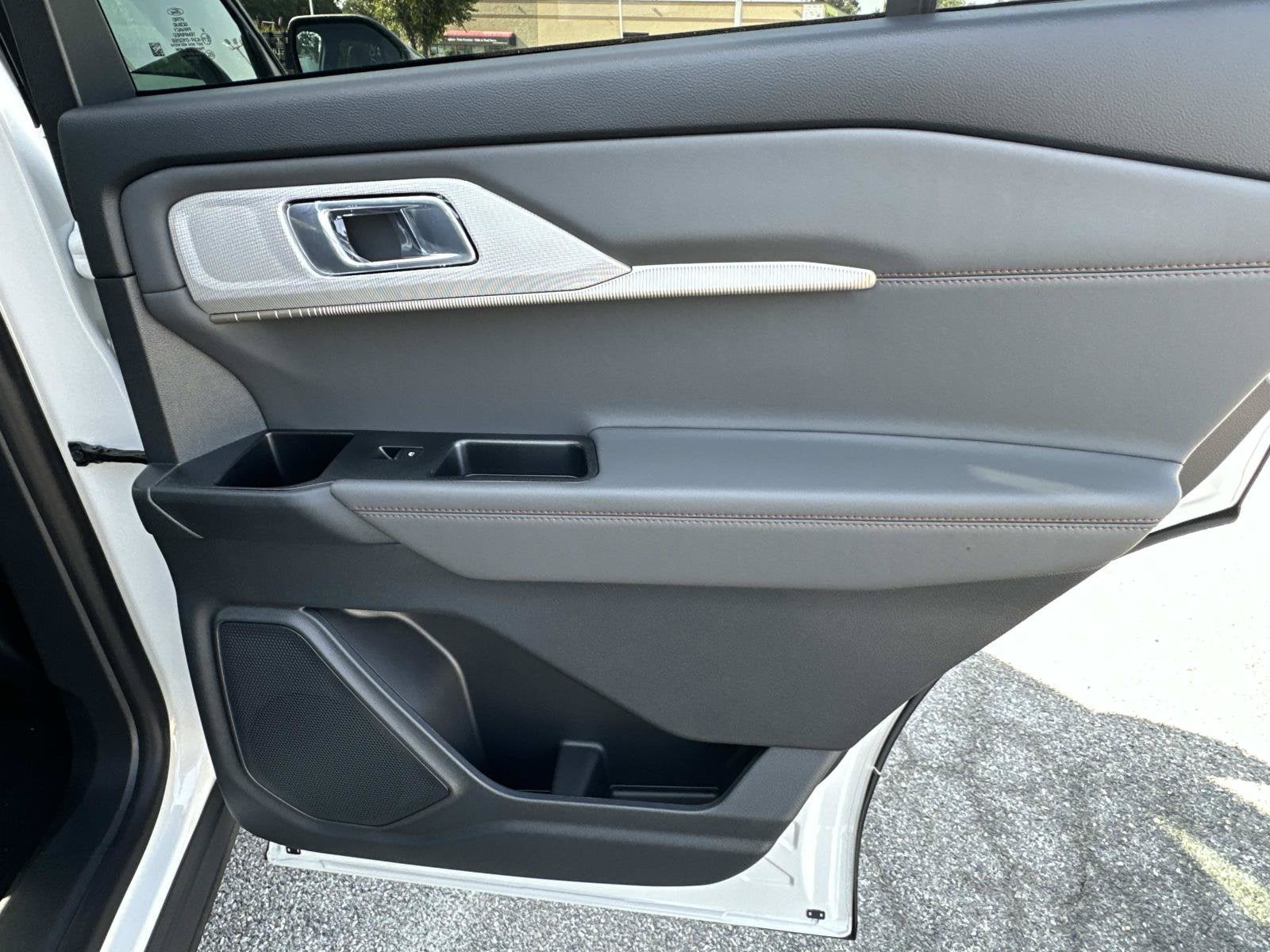 2027 Ford Explorer Active w/200A Pkg
