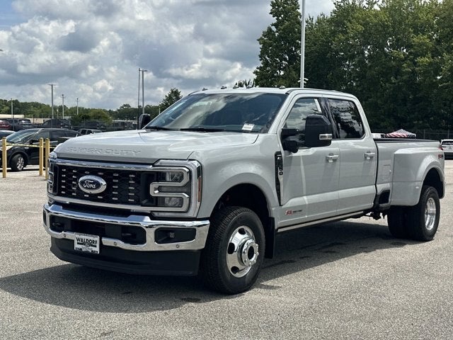 2026 Ford Super Duty F-350 DRW LARIAT