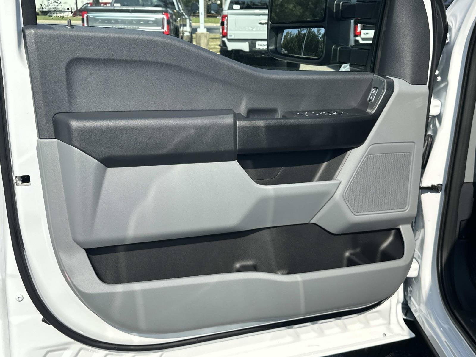 2027 Ford Super Duty F-350 DRW XL