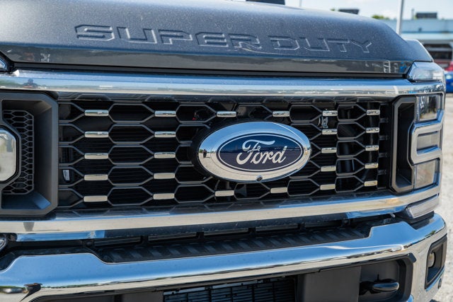 2026 Ford Super Duty F-350 DRW LARIAT