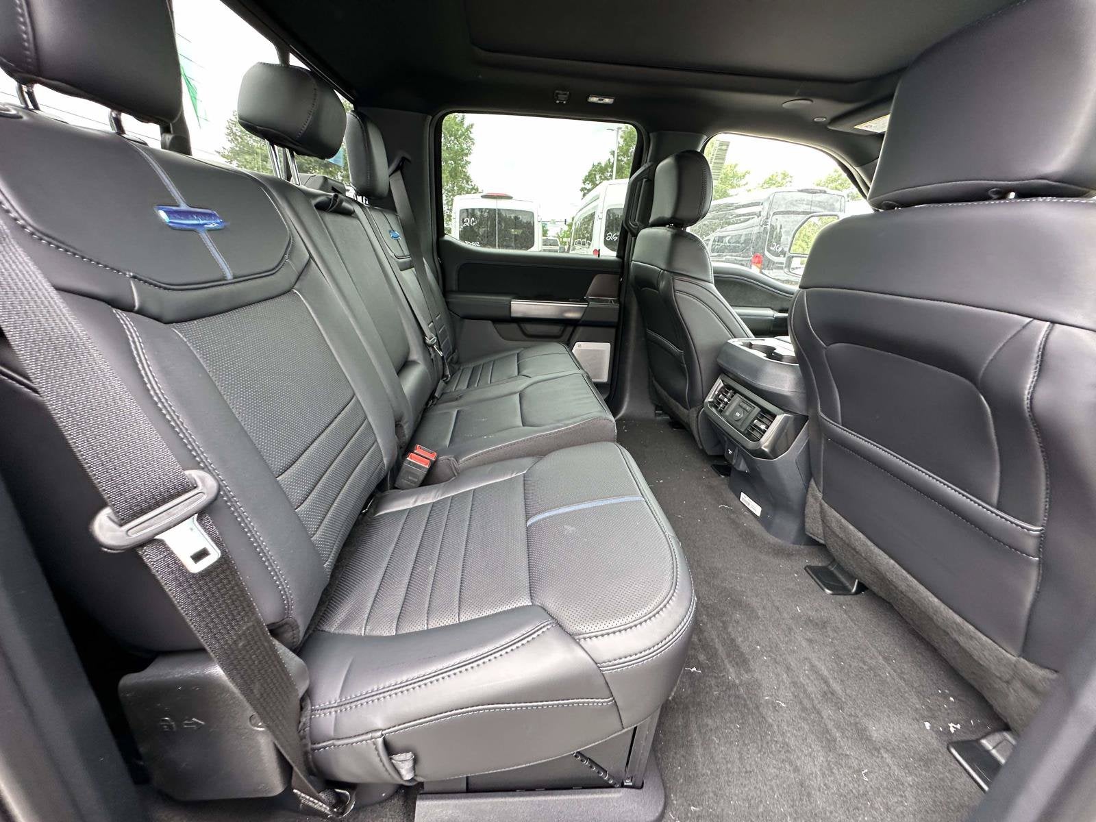 2026 Ford Super Duty F-350 DRW Platinum
