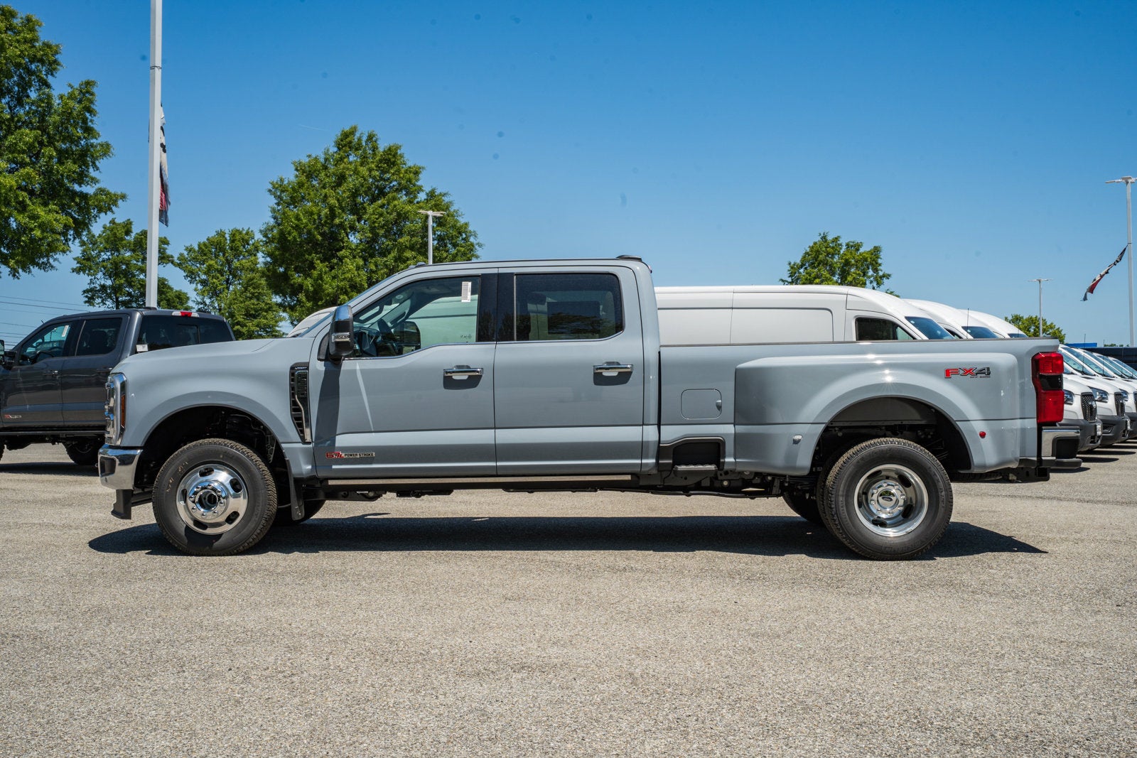 2026 Ford Super Duty F-350 DRW LARIAT