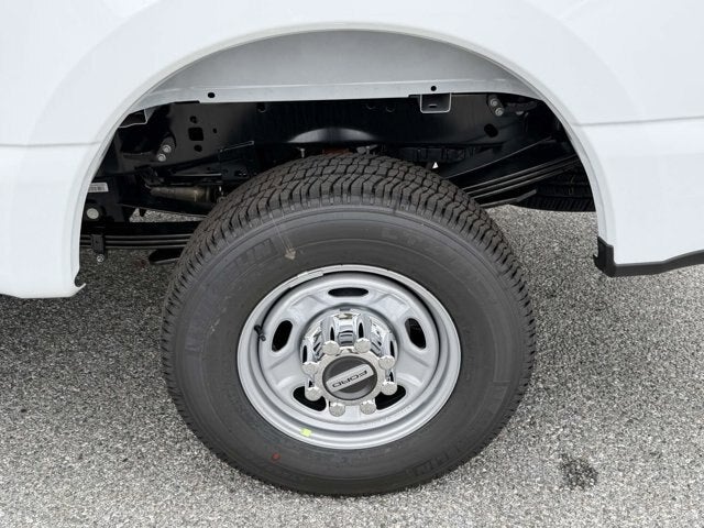 2027 Ford Super Duty F-350 SRW XL