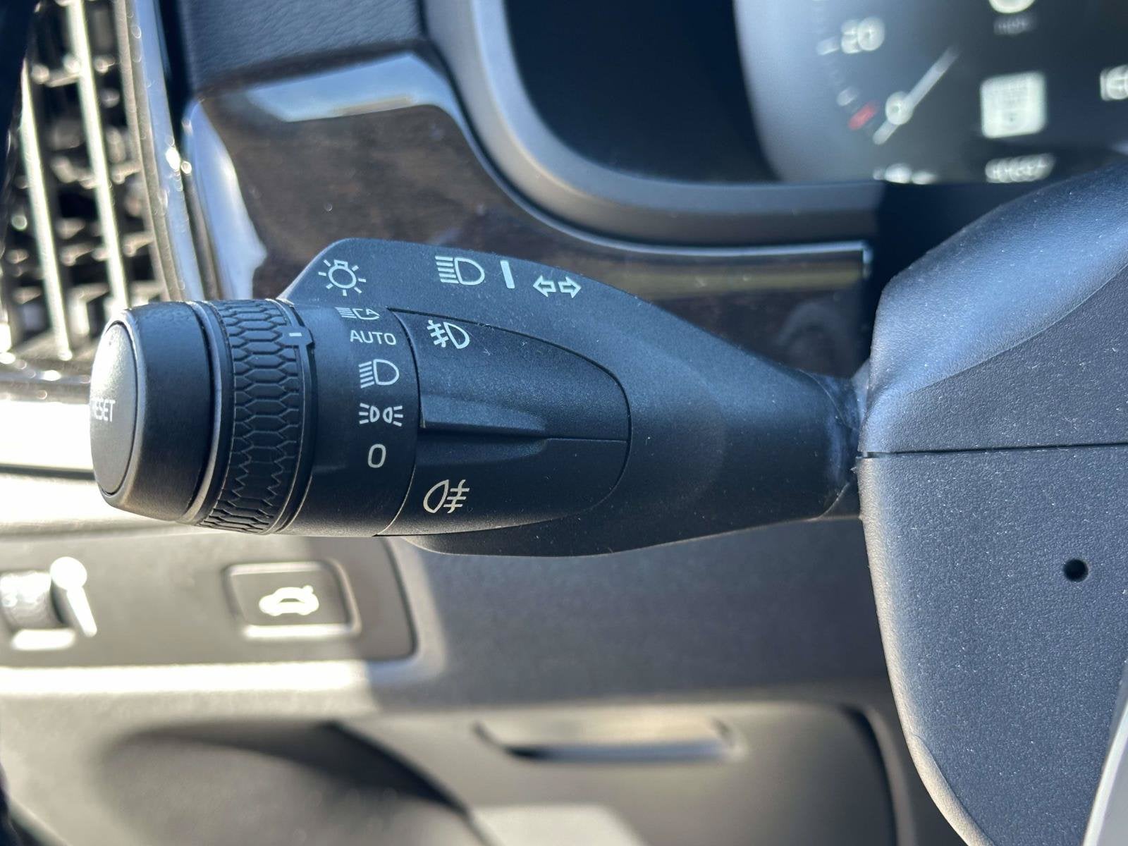 2019 Volvo S90 Momentum