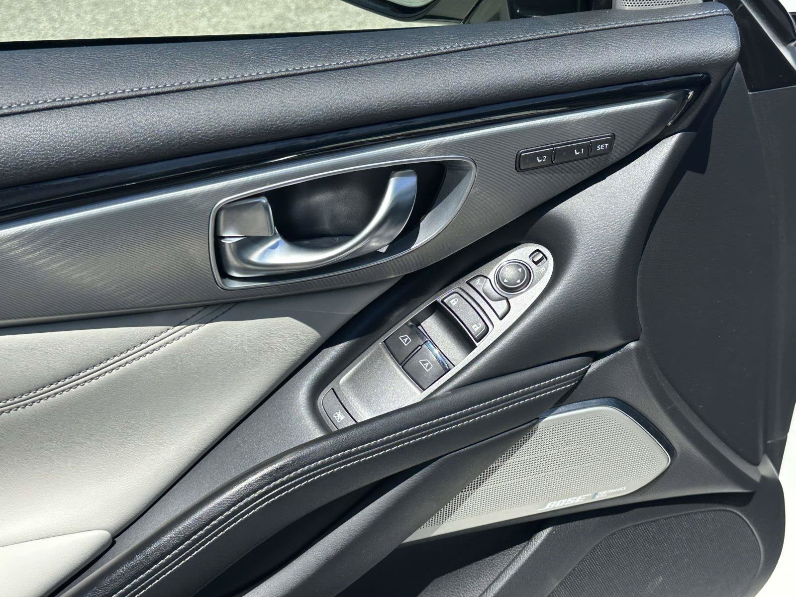 2022 INFINITI Q60 LUXE
