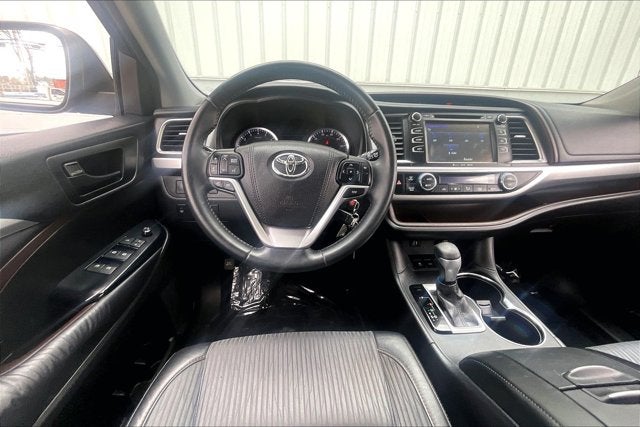 2016 Toyota Highlander Base