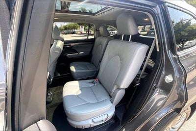 2024 Toyota Highlander Hybrid Hybrid Platinum