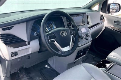 2019 Toyota Sienna Base