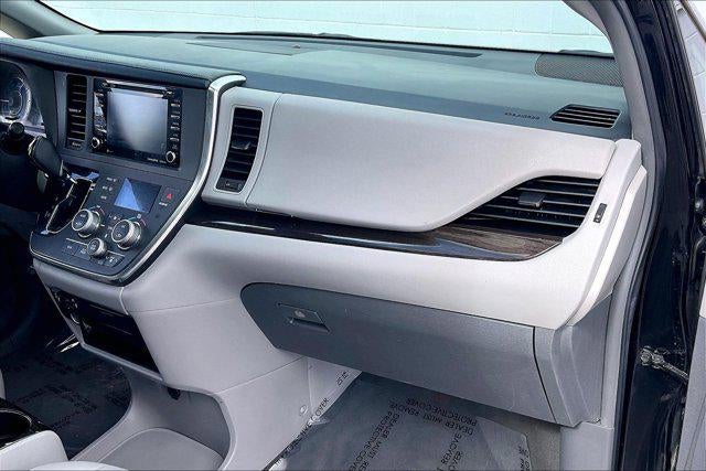 2019 Toyota SIENNA XLE 3.5L XLE