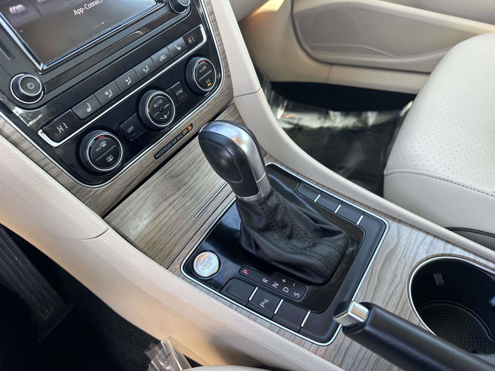 2017 Volkswagen Passat 1.8T SE w/Technology