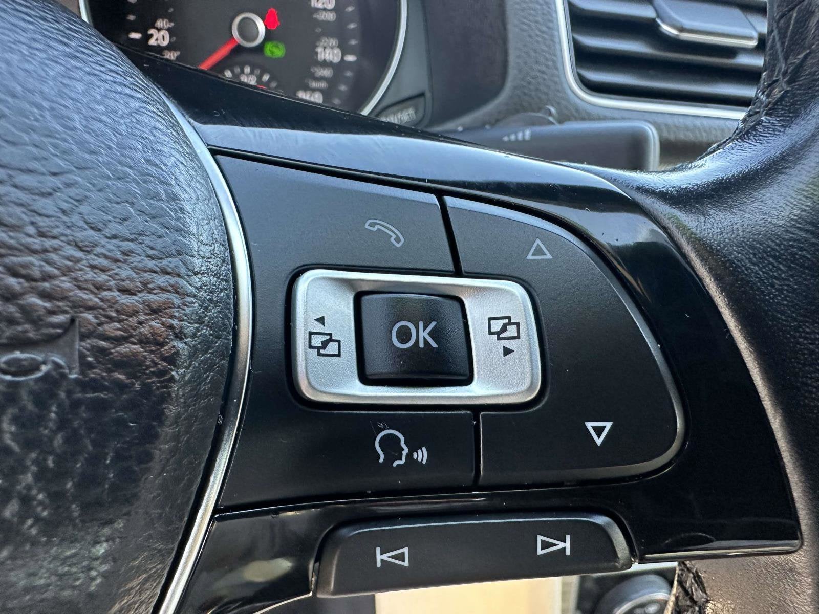 2017 Volkswagen Passat 1.8T SE w/Technology