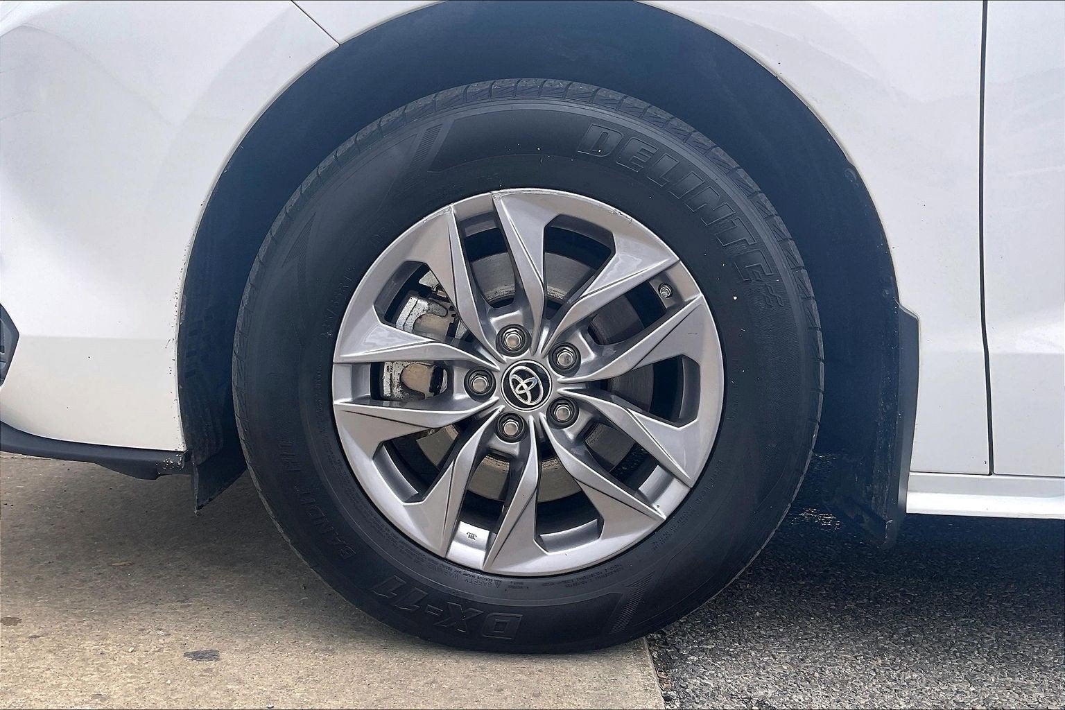 2023 Toyota Sienna LE