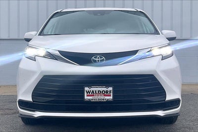 2023 Toyota Sienna LE